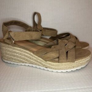 Time and Tru Women's Beige Wedge Sandals